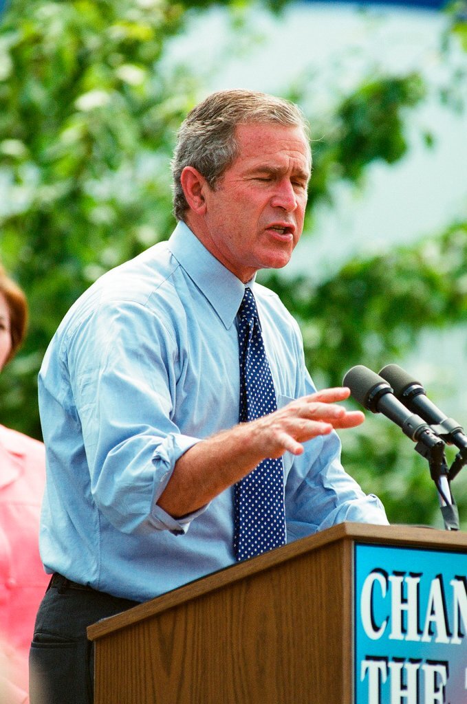Republican presidential candidate George W. Bush and his wife Laura Bush hold a rally in Joliet - Chicago Sun-Times