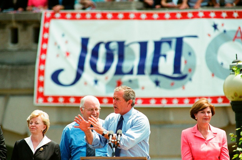 Republican presidential candidate George W. Bush and his wife Laura Bush hold a rally in Joliet - Chicago Sun-Times