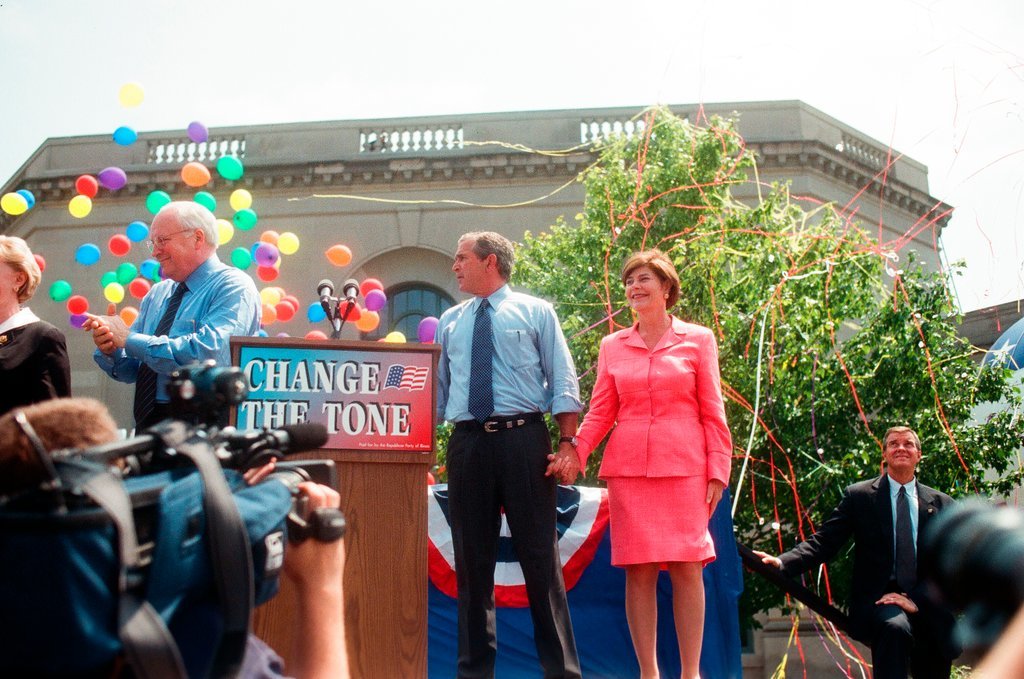 Republican presidential candidate George W. Bush and his wife Laura Bush hold a rally in Joliet - Chicago Sun-Times