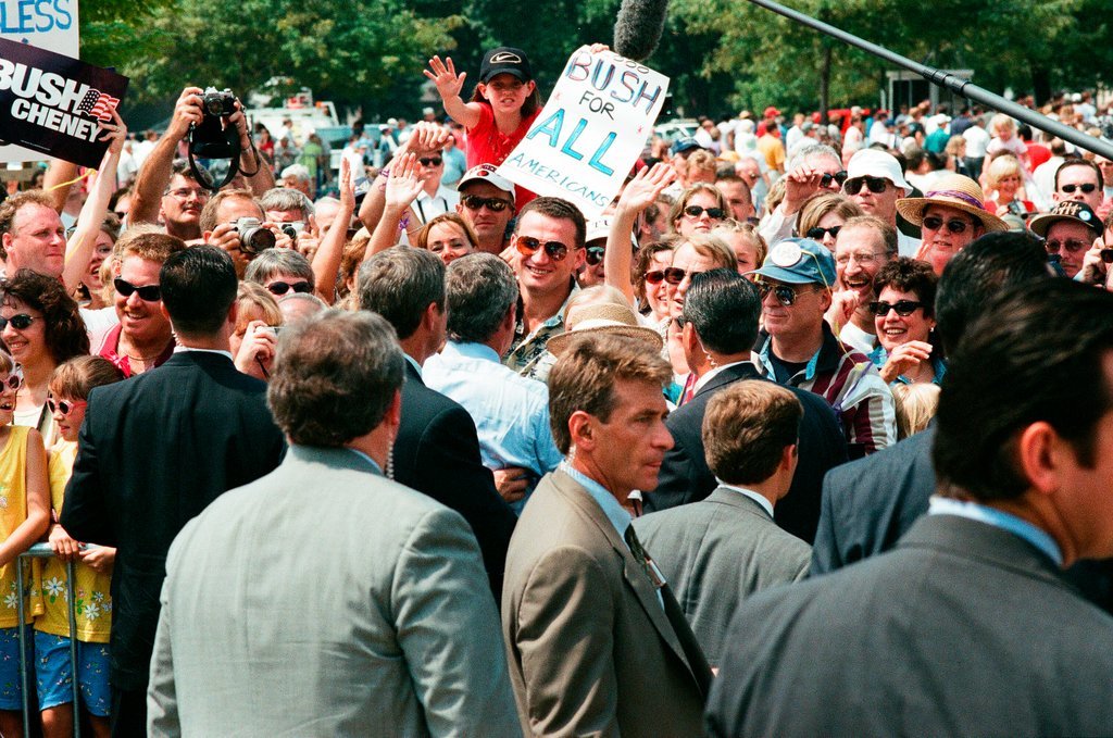 Republican presidential candidate George W. Bush and his wife Laura Bush hold a rally in Joliet - Chicago Sun-Times