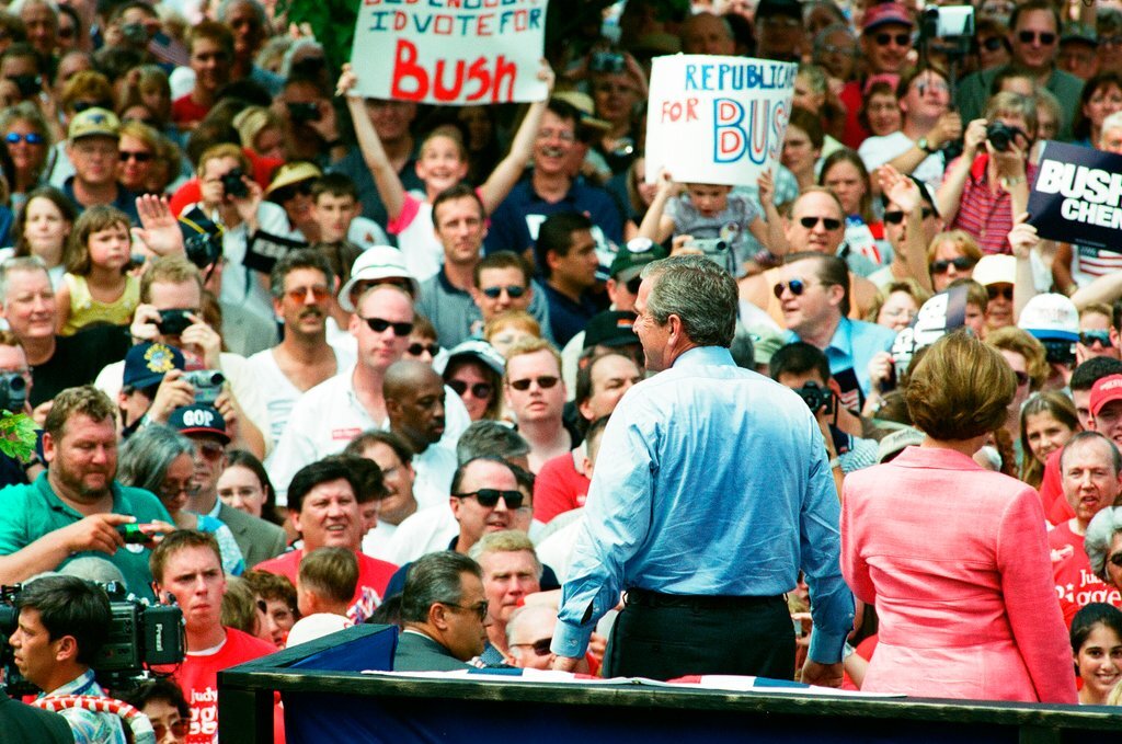 Republican presidential candidate George W. Bush and his wife Laura Bush hold a rally in Joliet - Chicago Sun-Times