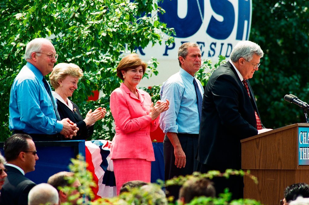 Republican presidential candidate George W. Bush and his wife Laura Bush hold a rally in Joliet - Chicago Sun-Times