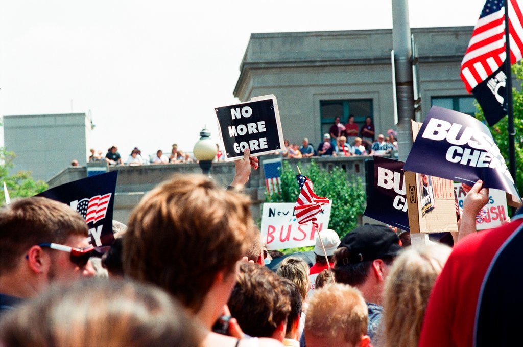 Republican presidential candidate George W. Bush and his wife Laura Bush hold a rally in Joliet - Chicago Sun-Times