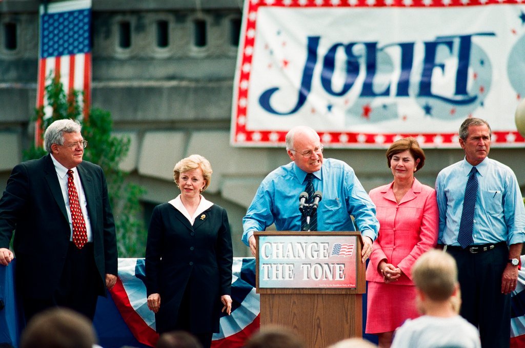 Republican presidential candidate George W. Bush and his wife Laura Bush hold a rally in Joliet - Chicago Sun-Times