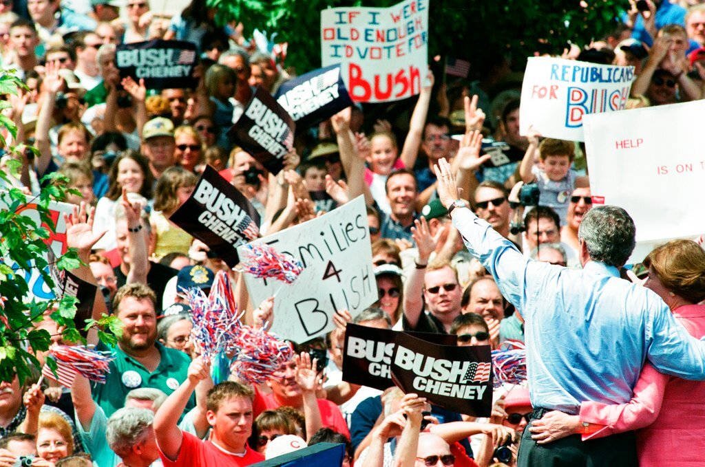 Republican presidential candidate George W. Bush and his wife Laura Bush hold a rally in Joliet - Chicago Sun-Times
