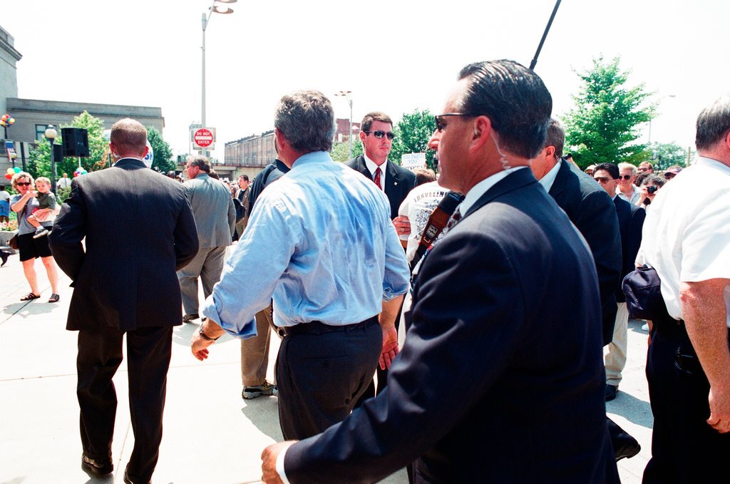 Republican presidential candidate George W. Bush and his wife Laura Bush hold a rally in Joliet - Chicago Sun-Times