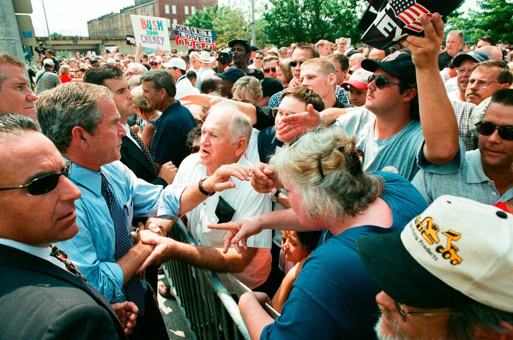 Republican presidential candidate George W. Bush and his wife Laura Bush hold a rally in Joliet - Chicago Sun-Times
