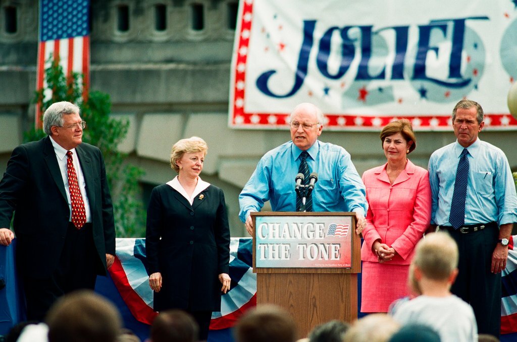 Republican presidential candidate George W. Bush and his wife Laura Bush hold a rally in Joliet - Chicago Sun-Times