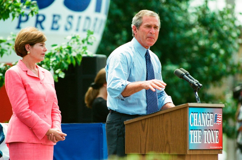 Republican presidential candidate George W. Bush and his wife Laura Bush hold a rally in Joliet - Chicago Sun-Times
