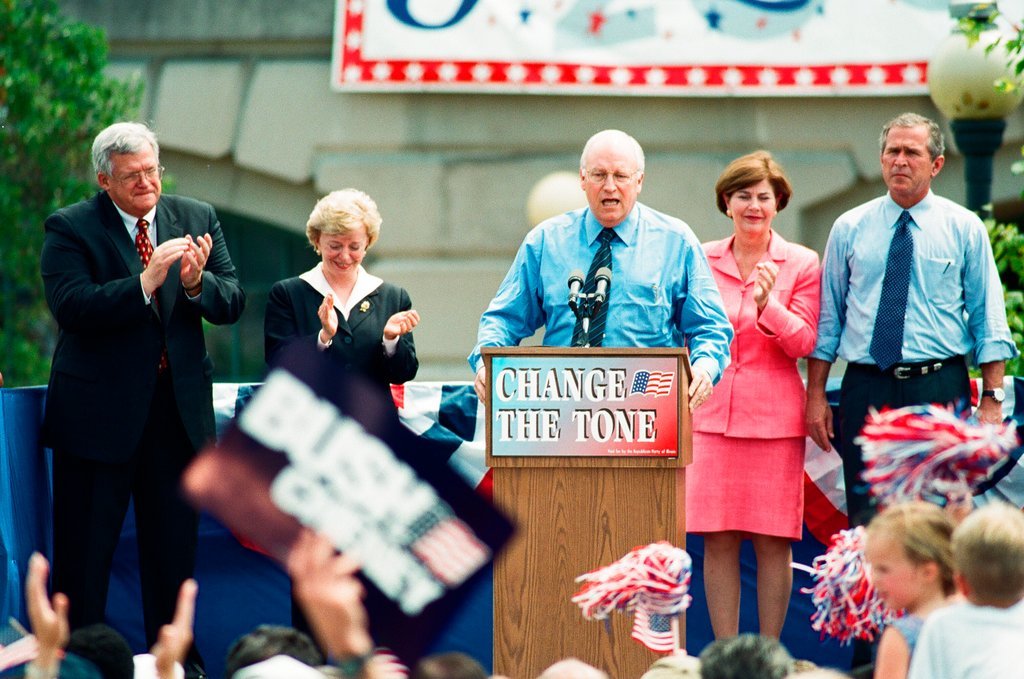 Republican presidential candidate George W. Bush and his wife Laura Bush hold a rally in Joliet - Chicago Sun-Times