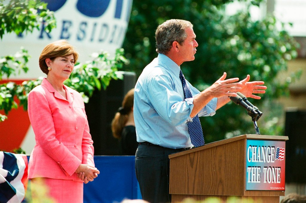 Republican presidential candidate George W. Bush and his wife Laura Bush hold a rally in Joliet - Chicago Sun-Times