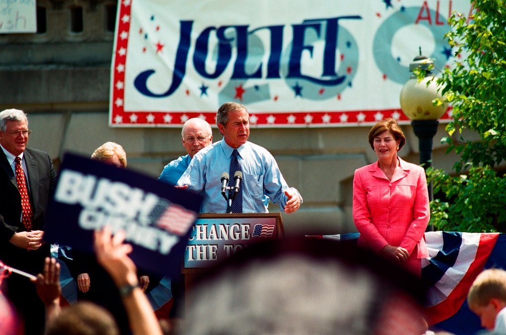 Republican presidential candidate George W. Bush and his wife Laura Bush hold a rally in Joliet - Chicago Sun-Times