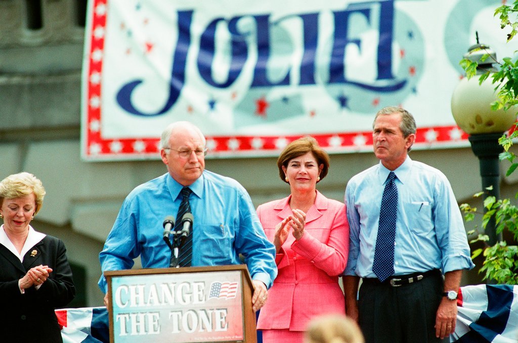 Republican presidential candidate George W. Bush and his wife Laura Bush hold a rally in Joliet - Chicago Sun-Times