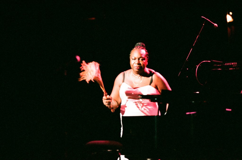 Singer Nina Simone performs at the Oriental Theatre - Chicago Sun-Times