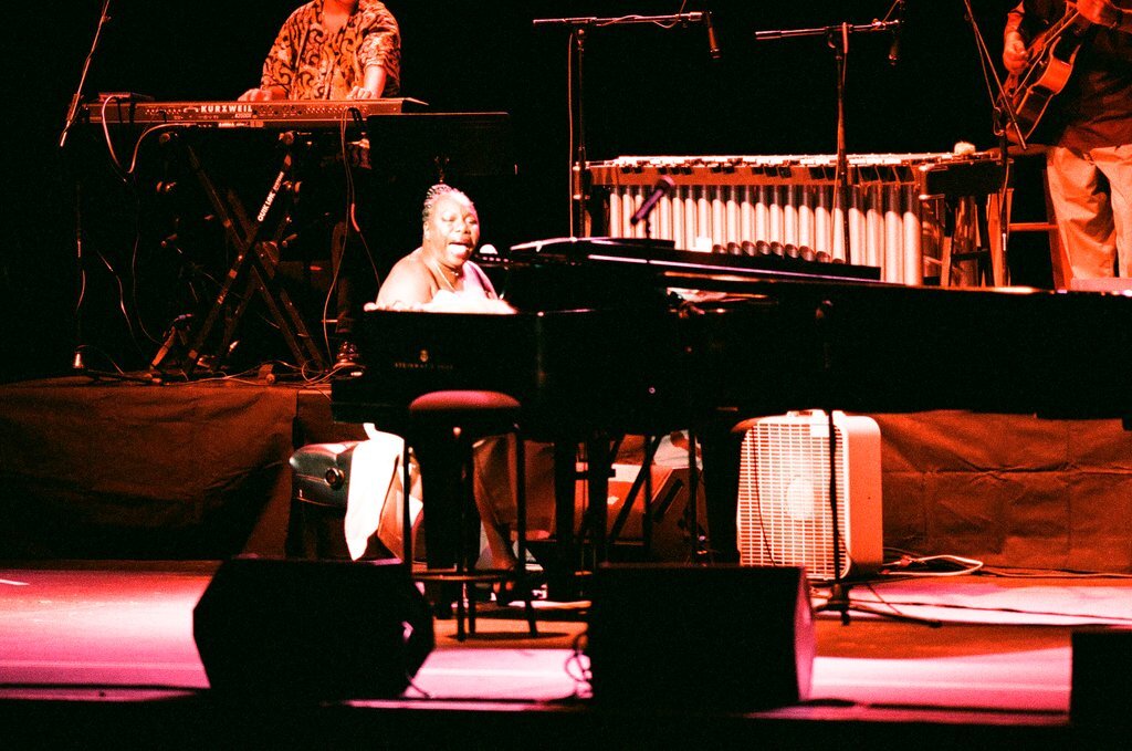 Singer Nina Simone performs at the Oriental Theatre - Chicago Sun-Times