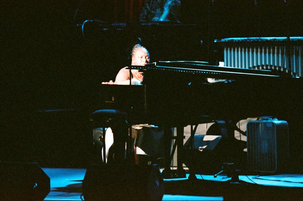 Singer Nina Simone performs at the Oriental Theatre - Chicago Sun-Times