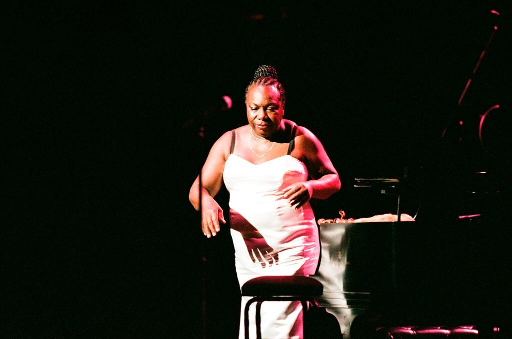 Singer Nina Simone performs at the Oriental Theatre - Chicago Sun-Times