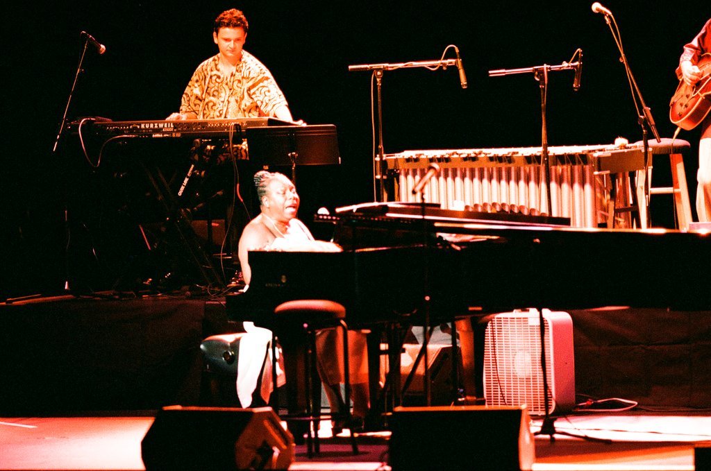 Singer Nina Simone performs at the Oriental Theatre - Chicago Sun-Times