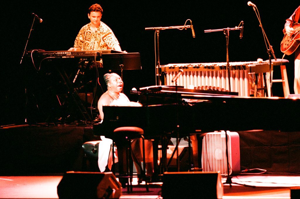 Singer Nina Simone performs at the Oriental Theatre - Chicago Sun-Times