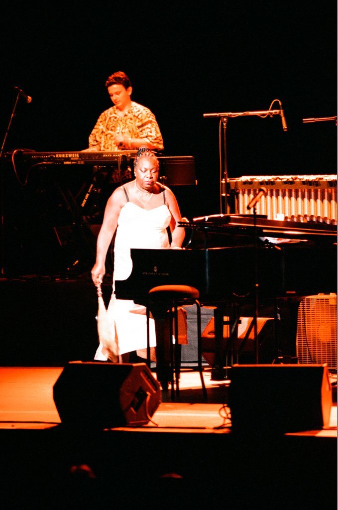 Singer Nina Simone performs at the Oriental Theatre - Chicago Sun-Times