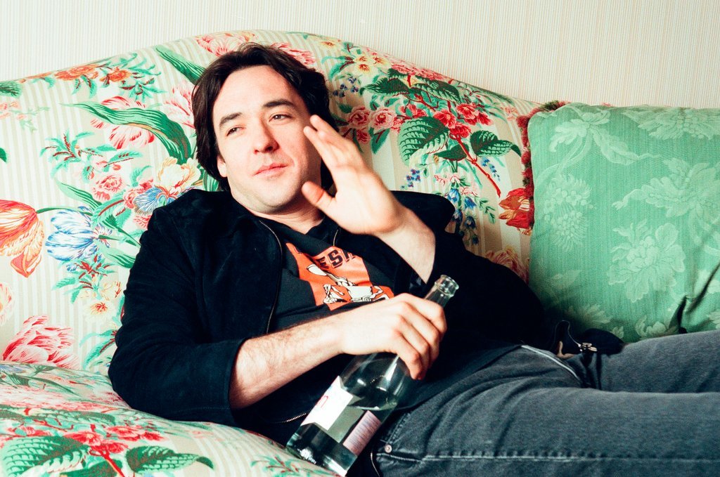 John Cusack speaks with a reporter about the release of 'High Fidelity' - Chicago Sun-Times