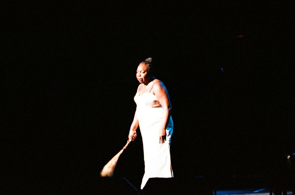 Singer Nina Simone performs at the Oriental Theatre - Chicago Sun-Times