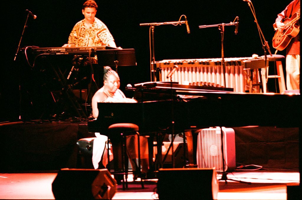 Singer Nina Simone performs at the Oriental Theatre - Chicago Sun-Times
