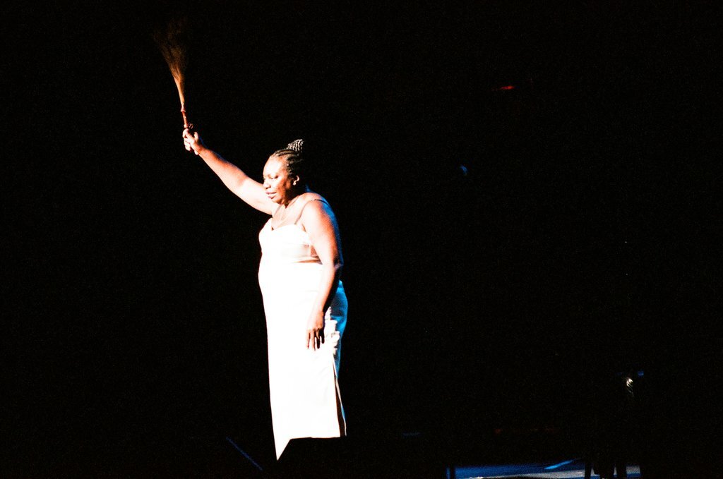 Singer Nina Simone performs at the Oriental Theatre - Chicago Sun-Times