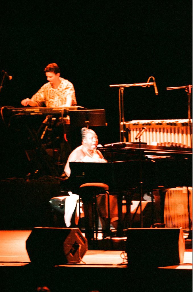 Singer Nina Simone performs at the Oriental Theatre - Chicago Sun-Times