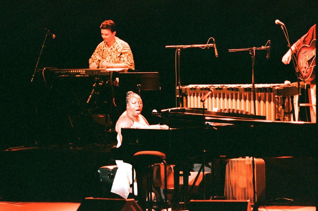 Singer Nina Simone performs at the Oriental Theatre - Chicago Sun-Times