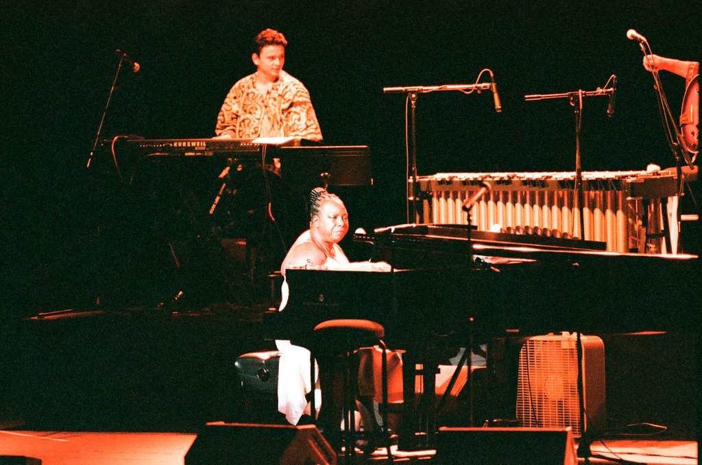 Singer Nina Simone performs at the Oriental Theatre - Chicago Sun-Times