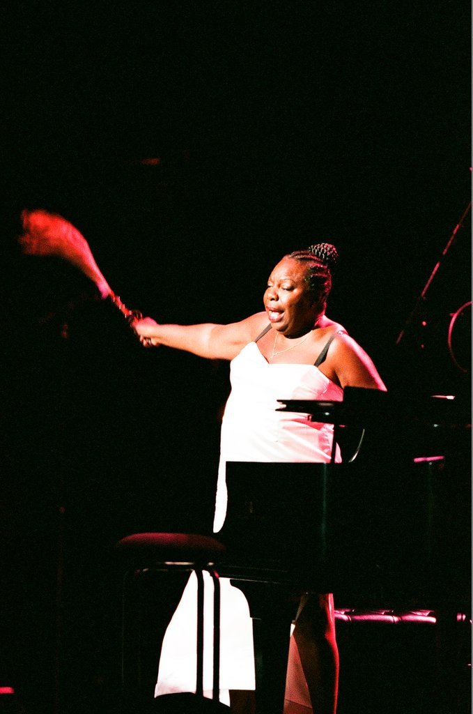 Singer Nina Simone performs at the Oriental Theatre - Chicago Sun-Times