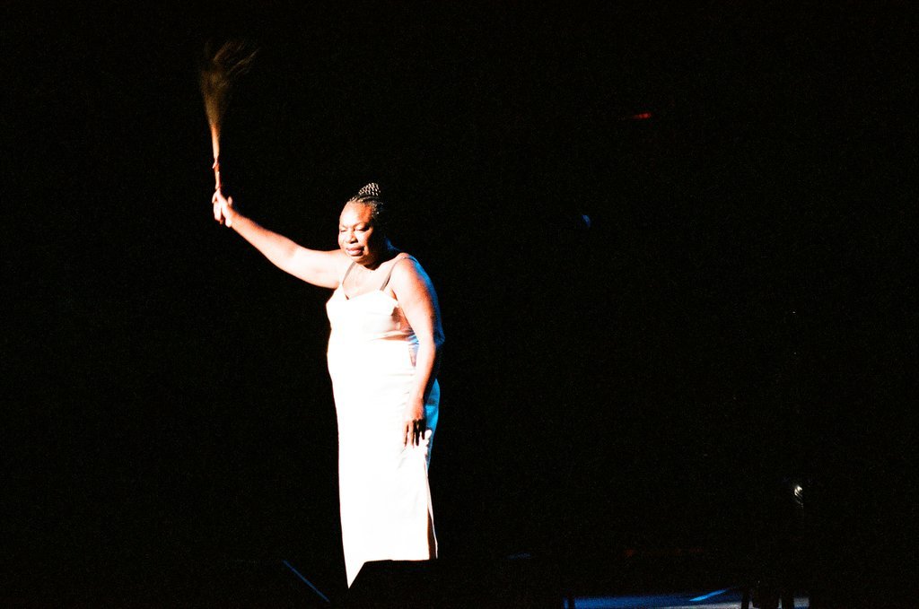 Singer Nina Simone performs at the Oriental Theatre - Chicago Sun-Times
