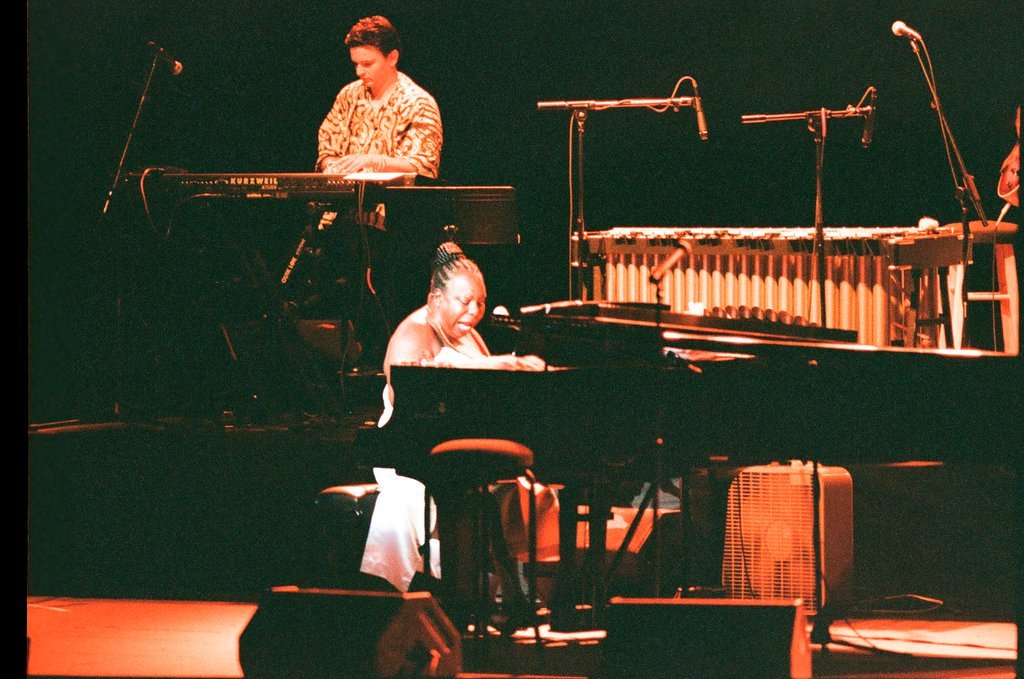 Singer Nina Simone performs at the Oriental Theatre - Chicago Sun-Times