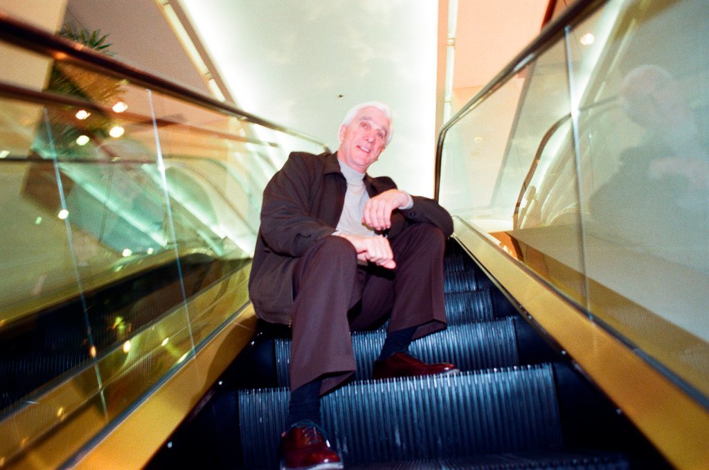 Actor Leslie Nielsen poses for photographs in the Renaissance Hotel - Chicago Sun-Times
