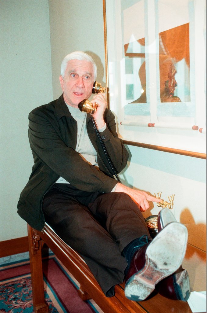 Actor Leslie Nielsen poses for photographs in the Renaissance Hotel - Chicago Sun-Times