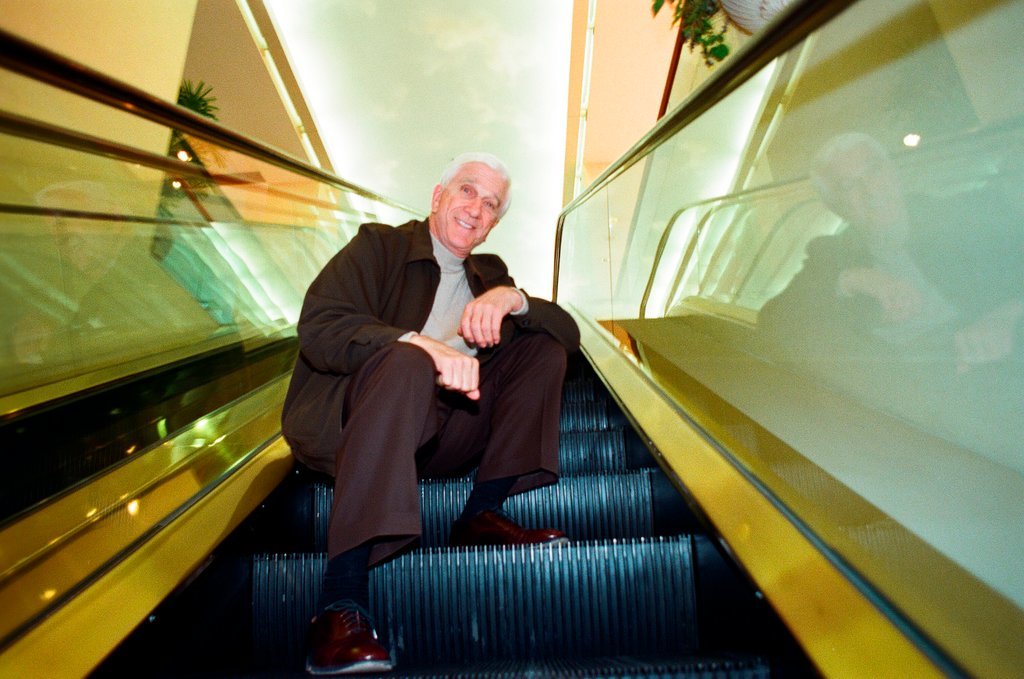Actor Leslie Nielsen poses for photographs in the Renaissance Hotel - Chicago Sun-Times