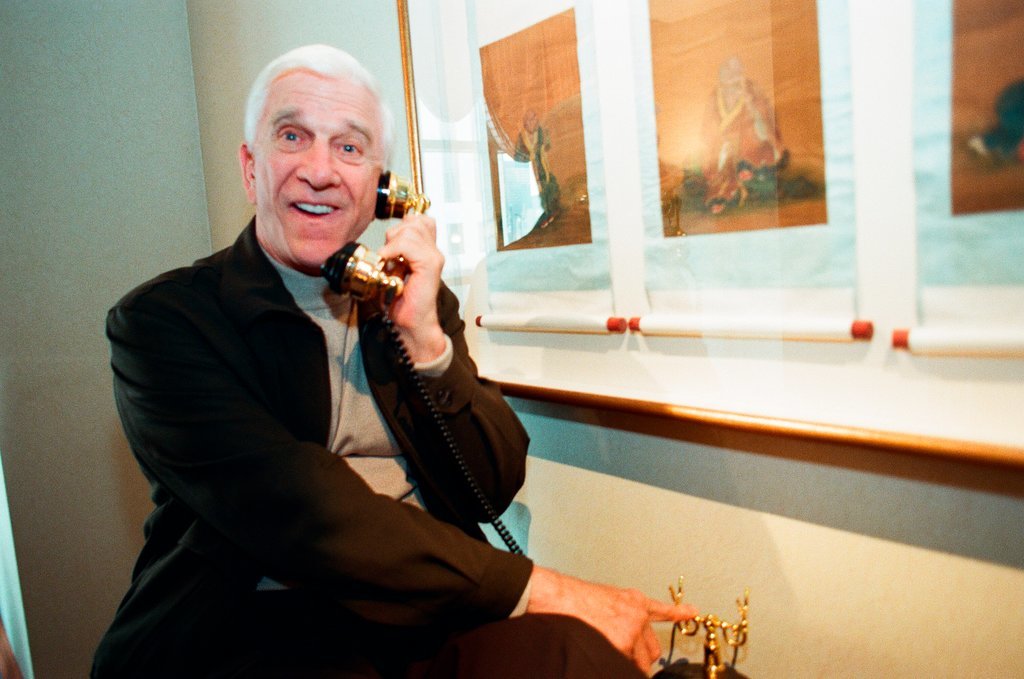 Actor Leslie Nielsen poses for photographs in the Renaissance Hotel - Chicago Sun-Times