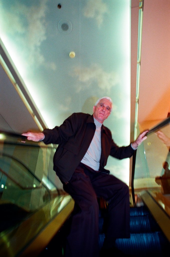 Actor Leslie Nielsen poses for photographs in the Renaissance Hotel - Chicago Sun-Times