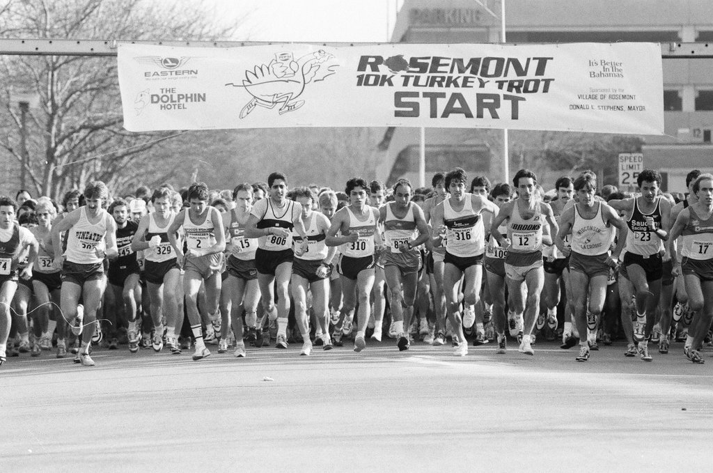 Runners participate in the Rosemont 10k Turkey Trot - Chicago Sun-Times