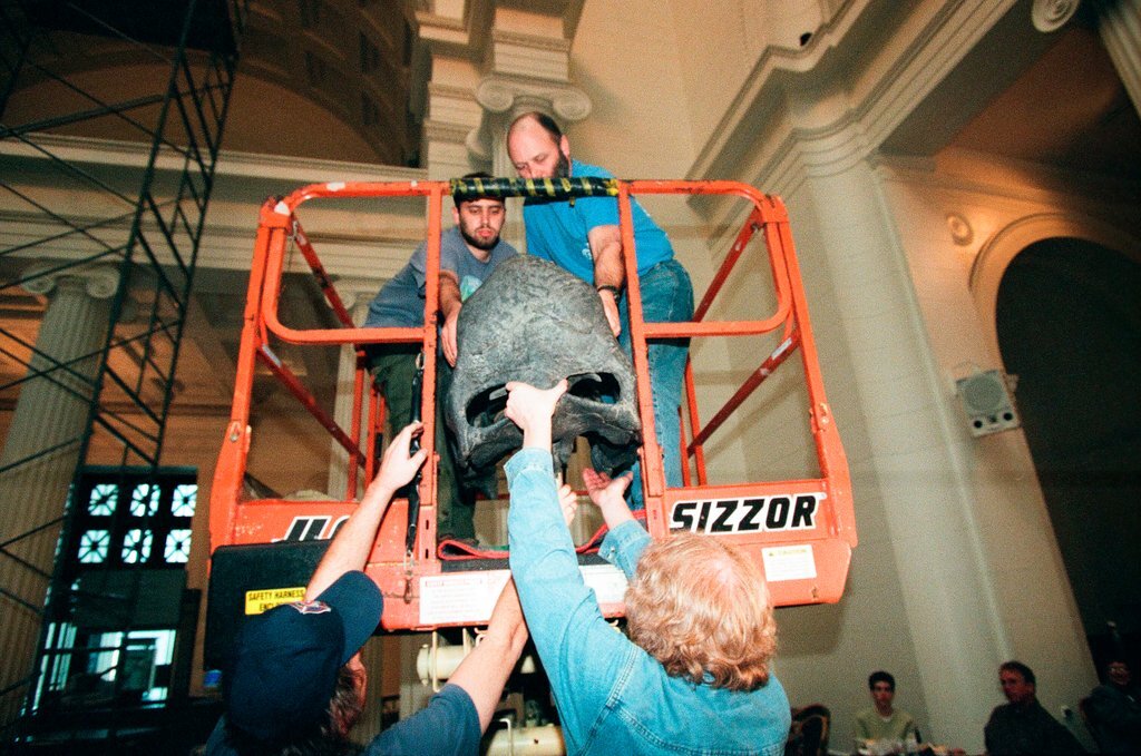 Field Museum staff dismantle the Brachiosaurus model to make room for Sue - Chicago Sun-Times
