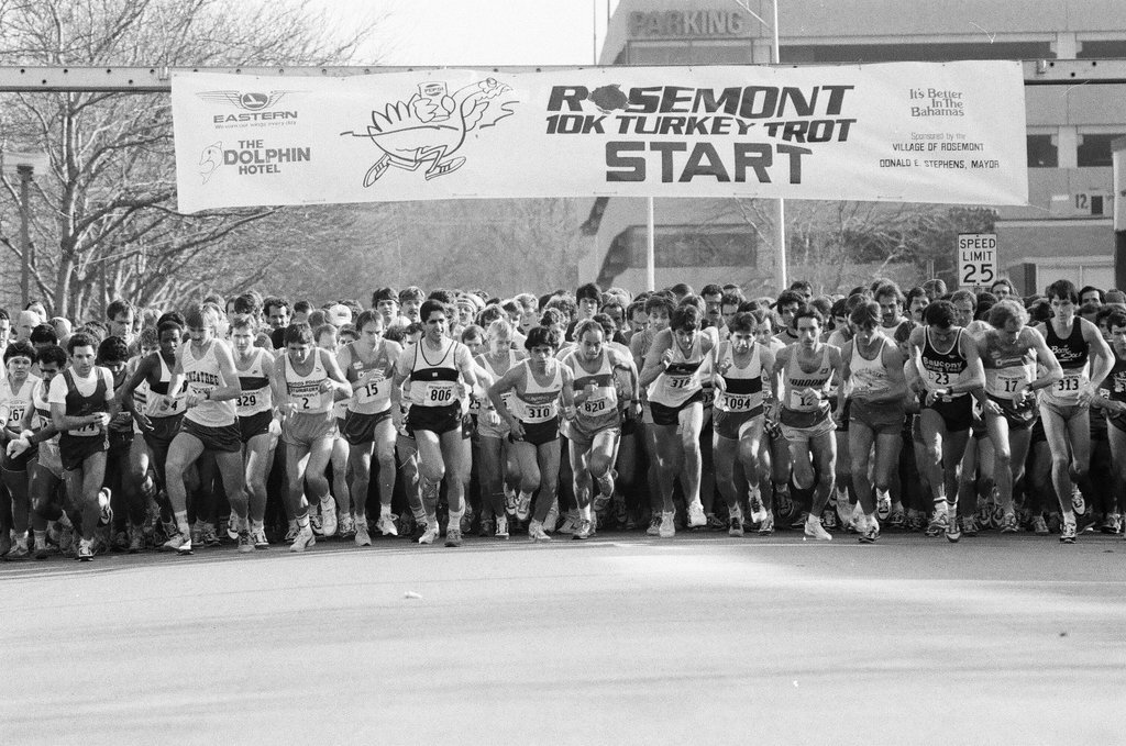 Runners participate in the Rosemont 10k Turkey Trot - Chicago Sun-Times