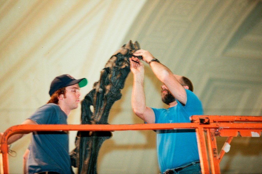 Field Museum staff dismantle the Brachiosaurus model to make room for Sue - Chicago Sun-Times