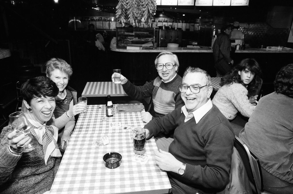 Chicago Bears fans have drinks at Billy Goat Tavern - Chicago Sun-Times