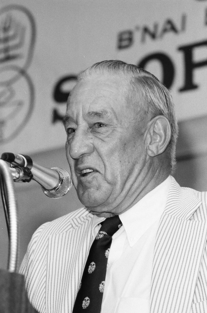 Heisman Trophy winner Jay Berwanger speaks at an event sponsored by the B'Nai B'Rith Sports Lodge - Chicago Sun-Times