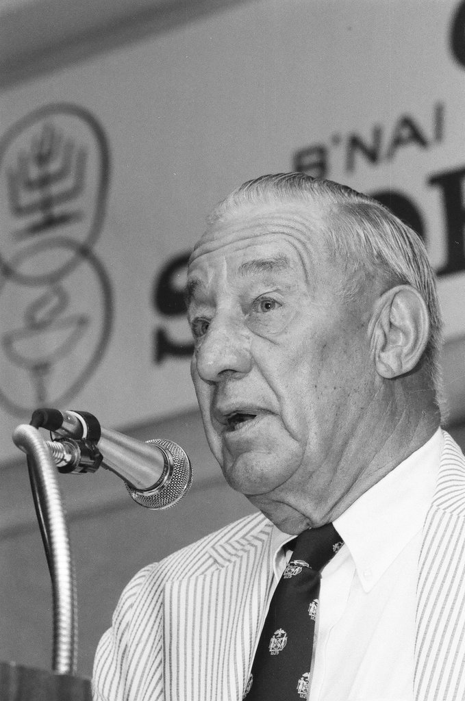 Heisman Trophy winner Jay Berwanger speaks at an event sponsored by the B'Nai B'Rith Sports Lodge - Chicago Sun-Times