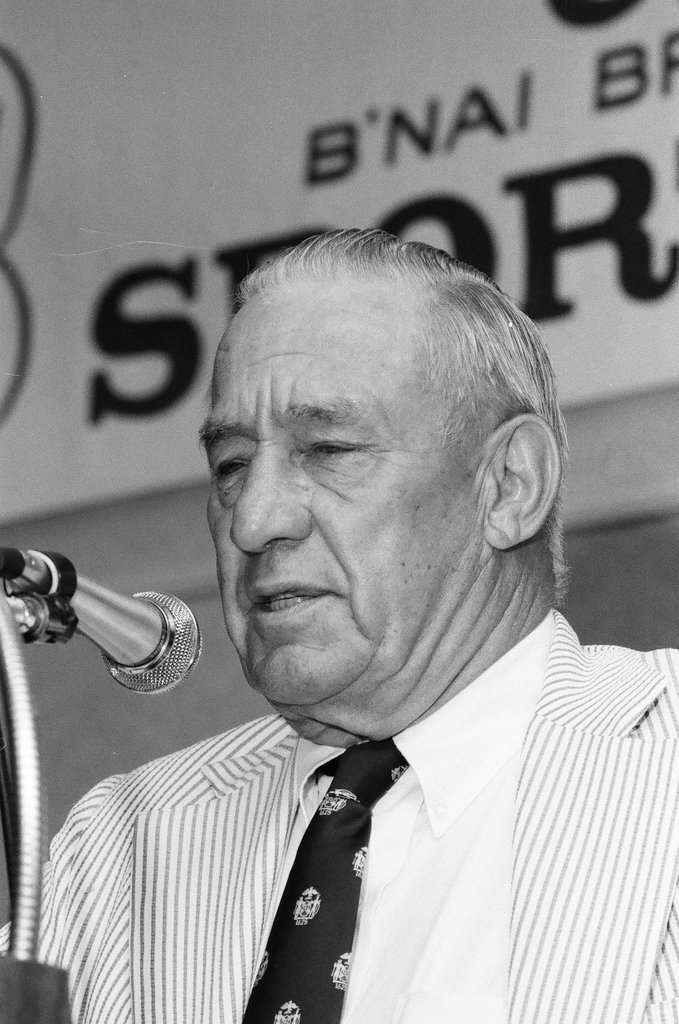 Heisman Trophy winner Jay Berwanger speaks at an event sponsored by the B'Nai B'Rith Sports Lodge - Chicago Sun-Times