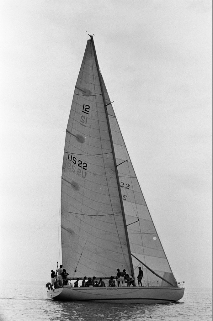 Sailors aboard the 12-meter yacht, Windancer, battle the wind on Lake Michigan - Chicago Sun-Times