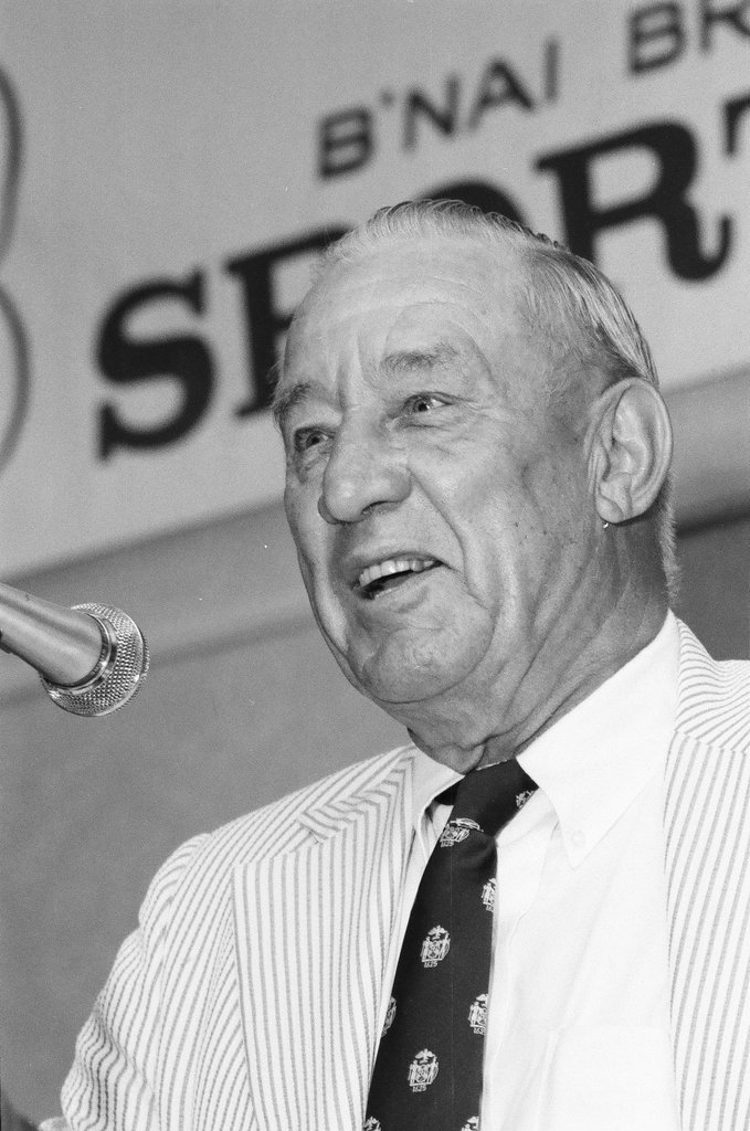 Heisman Trophy winner Jay Berwanger speaks at an event sponsored by the B'Nai B'Rith Sports Lodge - Chicago Sun-Times