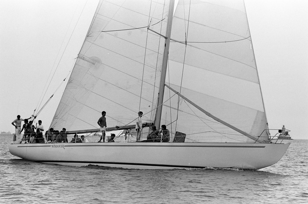 Sailors aboard the 12-meter yacht, Windancer, battle the wind on Lake Michigan - Chicago Sun-Times